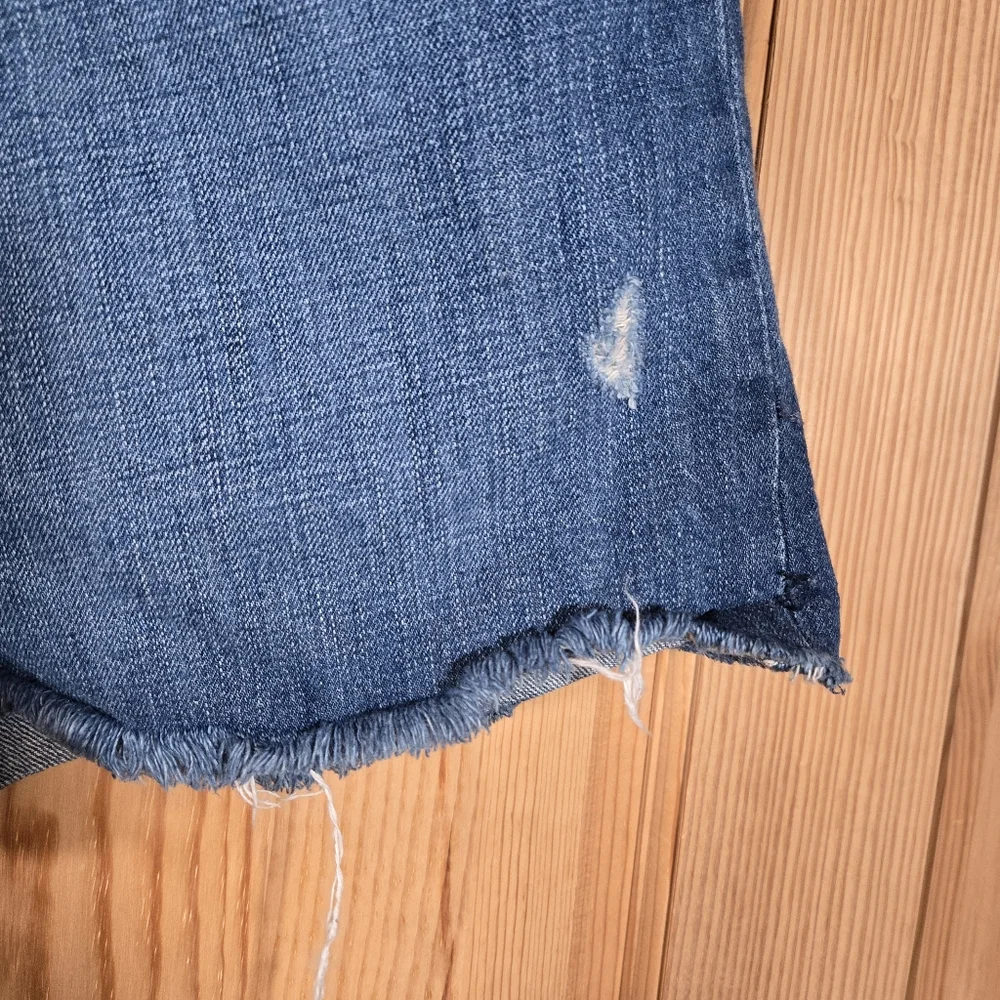 Levis Genuinely Crafted Womens Sz 11 Mid Rise Jean Shorts Raw Hem Denim Summer - Picture 3 of 11